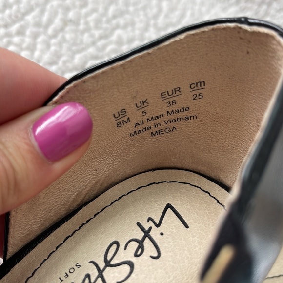 Mega Strappy Sandal. Size: 8 - Picture 6 of 11